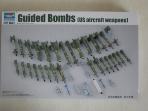 TRUMPETER 1/32 03304 US GUIDED BOMBS